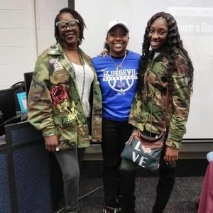 Meet your Posher, Nakesha